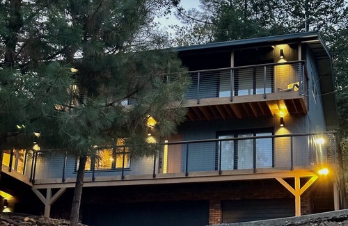 Lakehead House | Shasta Lake- Beautiful lake views and water access