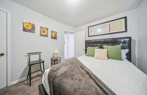 Cleveland House | Maple Ht South Cleveland 480 Lee