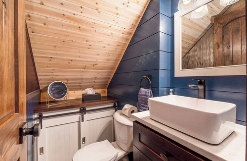 Rapid City House | 🪢 Beautiful 3BDR Home by Torch Lake Sandbar