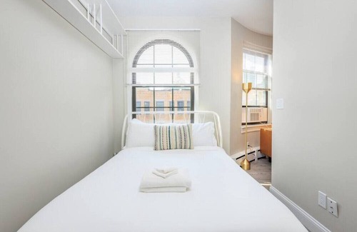 Prudential - St. Botolph Apartment | Spacious Studio Apt | South End