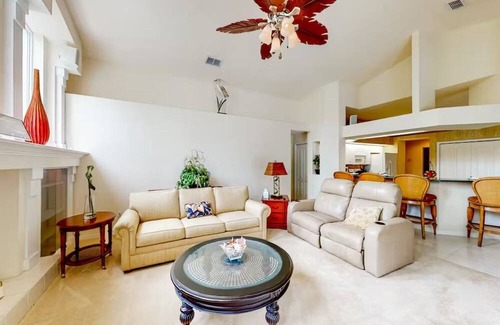 River Hills Masters Apartment | 4 Bedroom 710282 by Houzlet