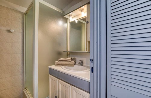 Villetelle Apartment | Studio Apartment "Gîte Maisonnette" with Shared Heated Pool & Wi-Fi