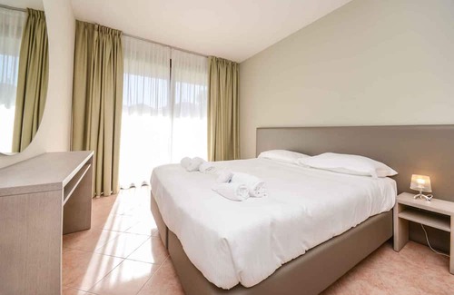 Desenzano del Garda Apartment | Holiday apartment with pool and balcony