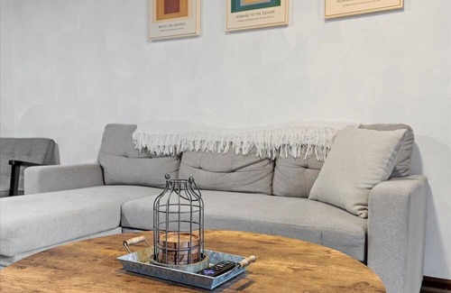 Lawrenceville Apartment | 3 Bedroom 718146 by Houzlet