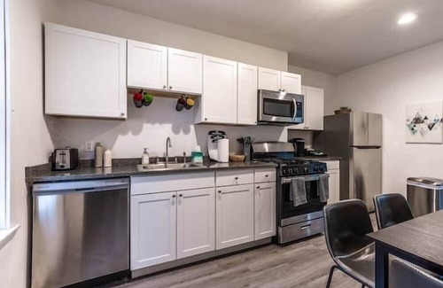 South Side Flats Apartment | 3 Bedroom 717910 by Houzlet