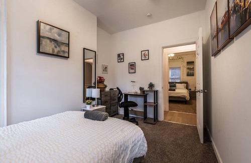 South Side Flats Apartment | 3 Bedroom 717970 by Houzlet
