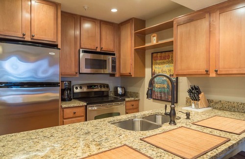 Glenwood Grove - North Iris Condo | All-Inclusive luxury condo close to downtown Boulder Colorado