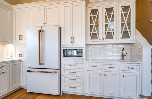 Gold Coast Condo | Come vacation at this 4 bedroom, 3 bath beach front property.