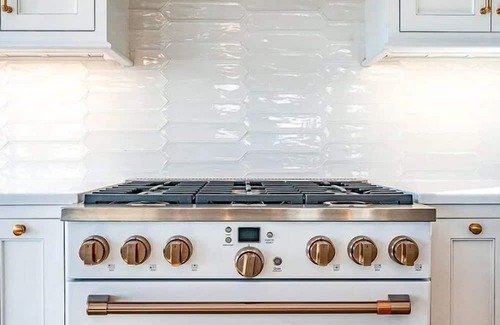 Gold Coast Condo | Come vacation at this 4 bedroom, 3 bath beach front property.