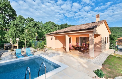 Ripenda Kras Villa | Eine Oase am Meer mit Privatem Pool und Bezauberndem Garten