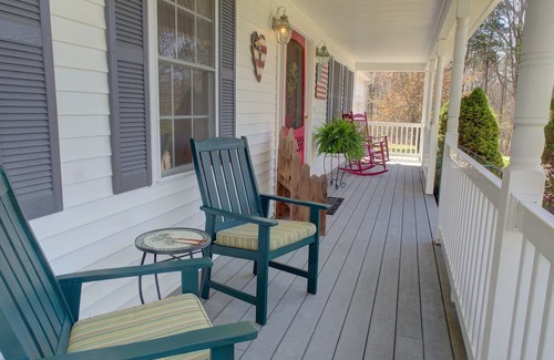 Preston House | Perfect home for adventure! 2mi to Foxwoods, 15 min to Mystic, tour CT WineTrail
