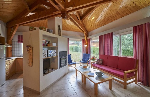 Quillan House | Tidy bungalow with dishwasher