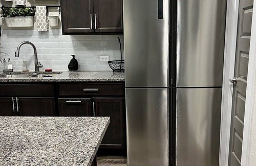 Wellborn House | SweetStay TX | Free TESLA Charging | Pond views | Walking trails