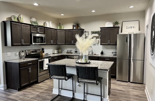 Wellborn House | SweetStay TX | Free TESLA Charging | Pond views | Walking trails