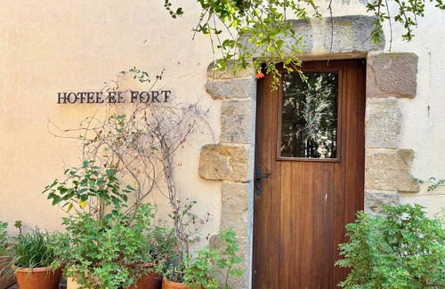 Ullastret Apartment | EL FORT DúLLASTRET. Apartment 4: Double room with balcony