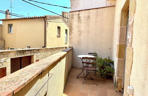 Ullastret Apartment | EL FORT DúLLASTRET. Apartment 4: Double room with balcony