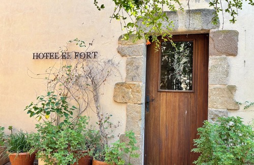 Ullastret Apartment | EL FORT DúLLASTRET, Apartment 2: Standard double room with kitchenette