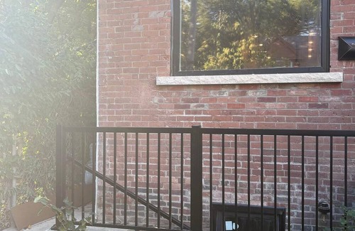 Blake - Jones Apartment | Welcoming Retreat for Guests, Students & Professionals – Where City Meets Nature