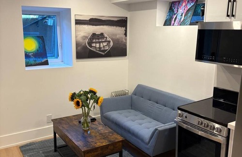 Blake - Jones Apartment | Welcoming Retreat for Guests, Students & Professionals – Where City Meets Nature