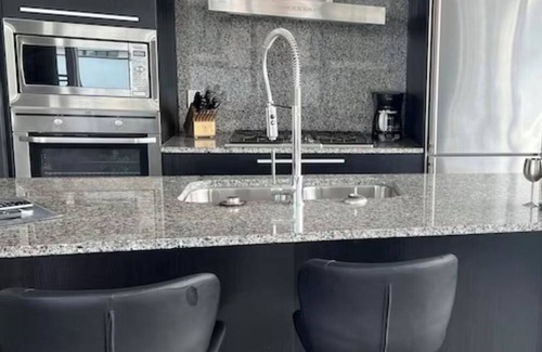 Downtown Victoria Condo | The FALLS 2-bedroom 2 bath condo in downtown Victoria next to the Empress Hotel