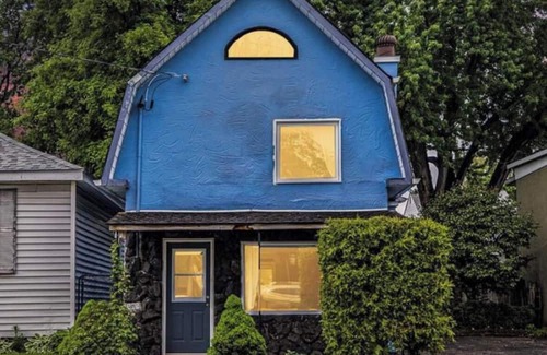 Vanier North House | The blue house