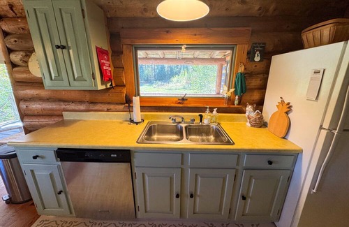 Weston Cabin | Cozy log cabin w/ wood-burning fireplace, balcony, close to recreation, pond