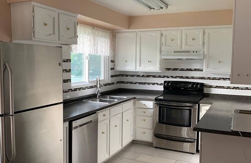 Southeast Edmonton House | Cozy Entire House with 3 Bedrooms, 2 Washrooms near the Costco & South Common!