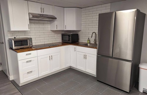 Mendenhaven Apartment | Ranger's Manor, a Peaceful Haven near the Glacier