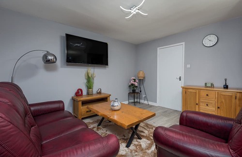 Sheffield House | House -Sleeps 8, parking, suitable for contractors