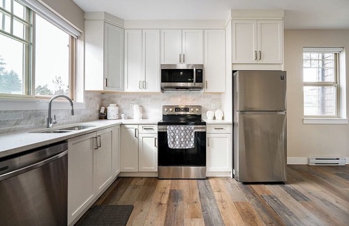 Mill Lake House | Modern luxury 3bedroom 3 bath with huge patio