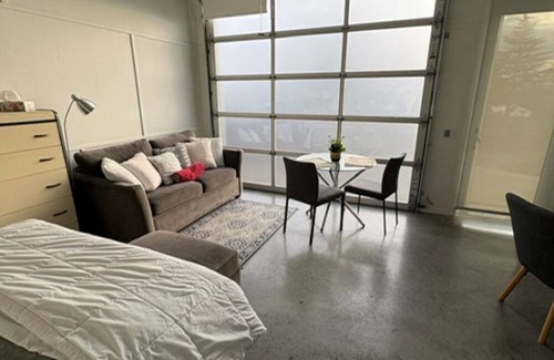 Saanich West Apartment | Burnside Getaway