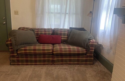 Fitzgerald House | 3 bedroom home in downtown Fitzgerald. Nice quiet neighborhood. Fenced backyard