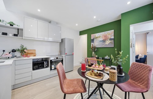 Offerton House | Modern family home, 2BR, Sofa bed, 3BA, sleeps 6
