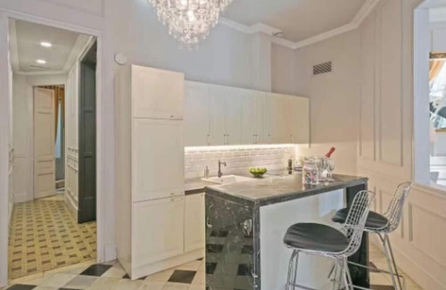 L'Antiga Esquerra de l'Eixample Apartment | Timeless 19th-Century Elegance in the Heart of Barcelona’s Eixample District