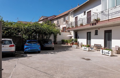 Bomerano Apartment | Jazz and blues house (near the pat of gods)