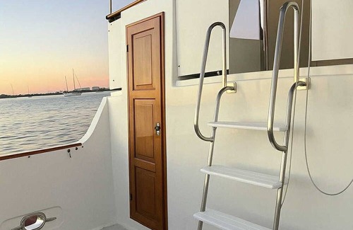 Recinto Portuario Boat Rental | Luxurious 2-bedroom Yacht in enchanting Puerto Peñasco with AC