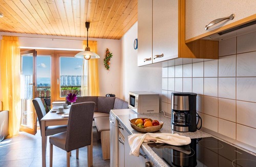 Owingen Apartment | Apartment '1' with Mountain View, Shared Garden and Wi-Fi