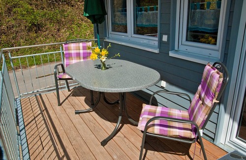 Owingen Apartment | Holiday Apartment '3' with Mountain View, Shared Garden and Wi-Fi