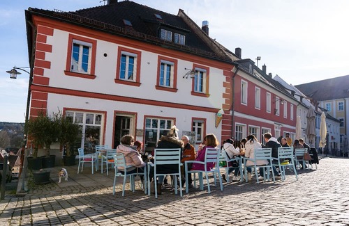 Sulzbach-Rosenberg Apartment | Living by the Löwenbrunnen