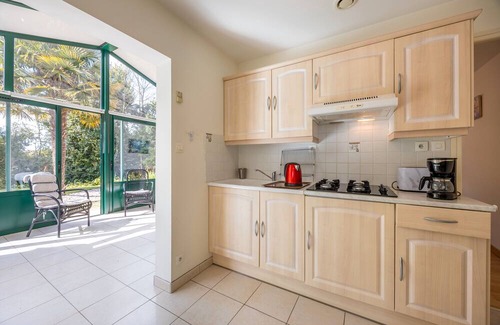 Challans House | Holiday Home 'Du Peintre' with Private Terrace, Wi-Fi and Air Conditioning