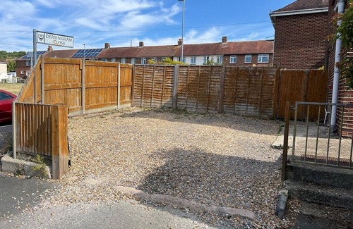 Cosham Apartment | Modern 3-Bed | Home Near QA Hospital | Sleeps 7