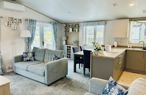 Yaxham Cabin | Beautiful lakeside Lodge in tranquil setting
