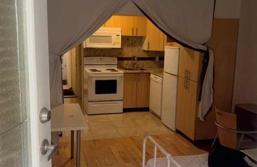 Milton Park Apartment | Fully furnished studio apartment for rent 500 meters away from McGill university