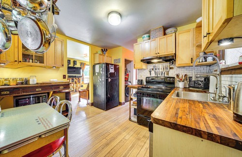 Columbia City Apartment | Explore Seattle! Charming Apt w/Private Deck