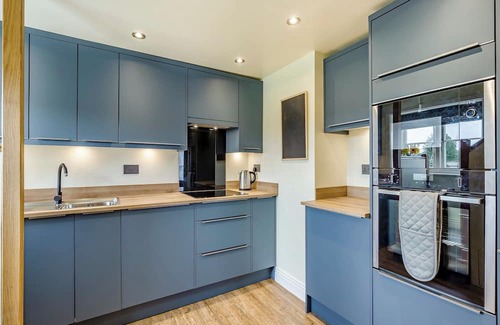 Frinton-on-Sea Cottage | Pretty cottage with lovely views over open countryside close to the coast.