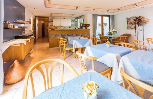 Gailingen Apartment | Room 'Doppelzimmer 3' with Mountain View, Private Terrace and Wi-Fi