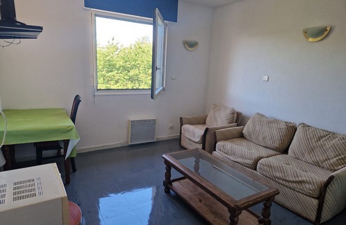 Dole Apartment | Studio in front of Dole train station 39100