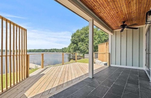 Hartsville Condo | Lakefront Paradise!