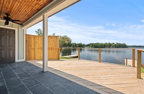 Hartsville Condo | Lakefront Paradise!