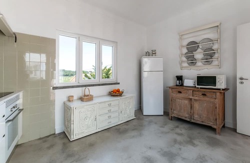 Cadaval Cottage | Cottage 'Casa Das Alfazemas' with Shared Pool, Private Terrace and Wi-Fi